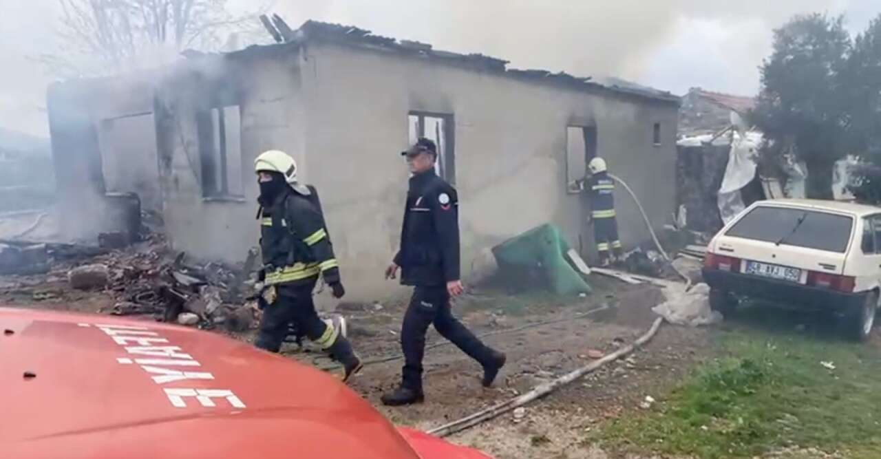 Yatağan’da Ev Yangını: Bir Ev Küle Döndü 6